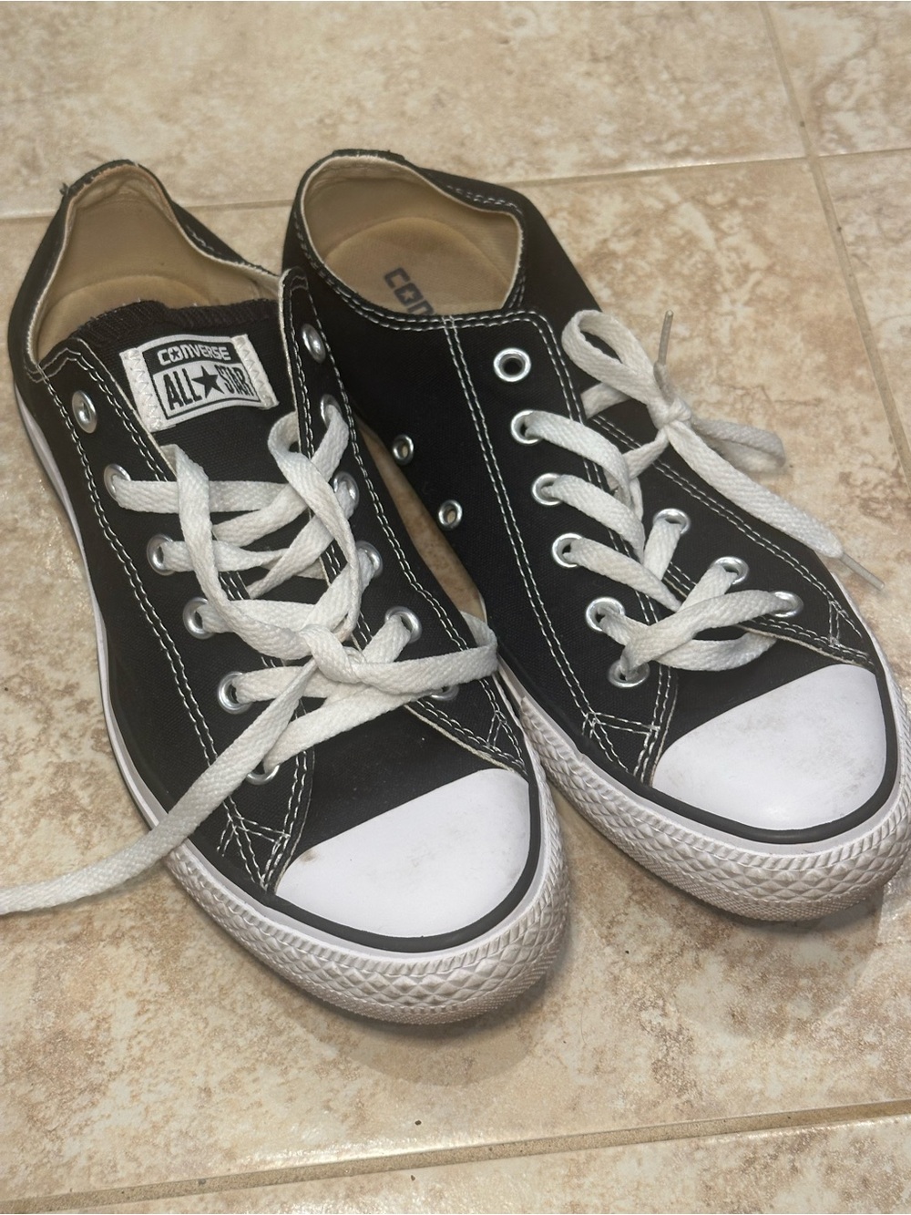 Converse Black & White Low Top Canvas Sneakers (7.5M / 9.5W)
